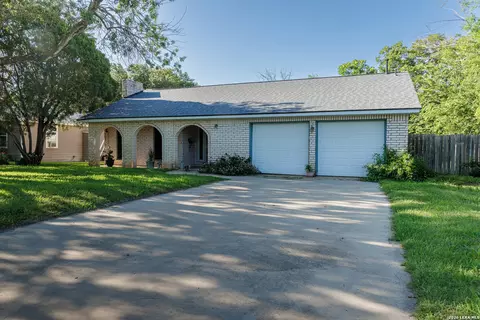 1107 E San Antonio St, Pearsall, TX 78061
