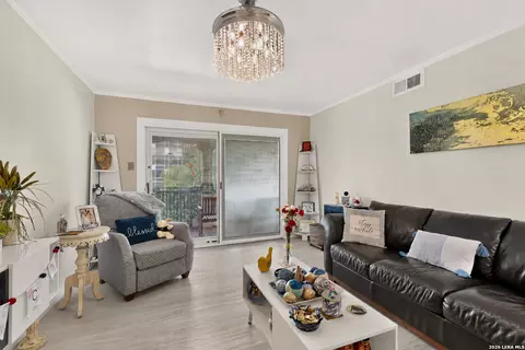 8702 Village Dr #213, San Antonio, TX 78217