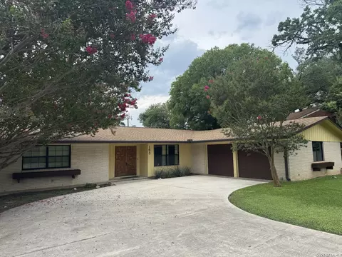 153 Trillium Ln, Castle Hills, TX 78213