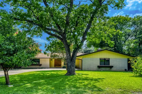 153 Trillium Ln, Castle Hills, TX 78213