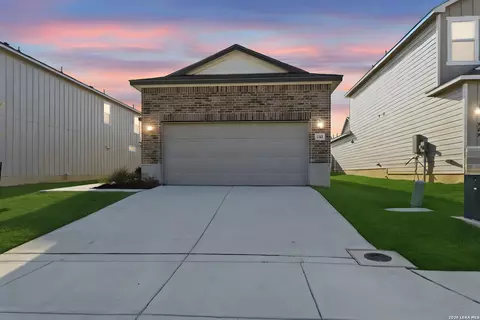 761 Whitman, New Braunfels, TX 78130