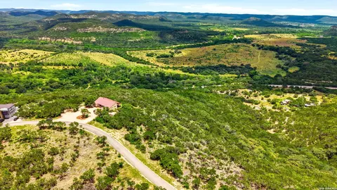 411 S Ridge Dr, Concan, TX 78838