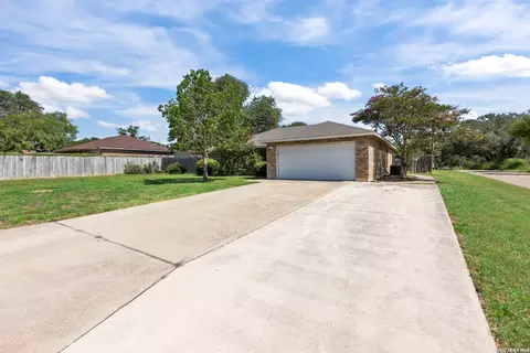 Exterior - 302 Bain Dr, Devine, TX 78016 photo 3 of 7