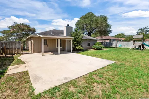Exterior - 302 Bain Dr, Devine, TX 78016 photo 6 of 7