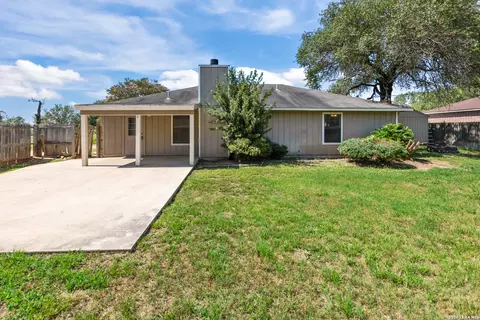Exterior - 302 Bain Dr, Devine, TX 78016 photo 4 of 7