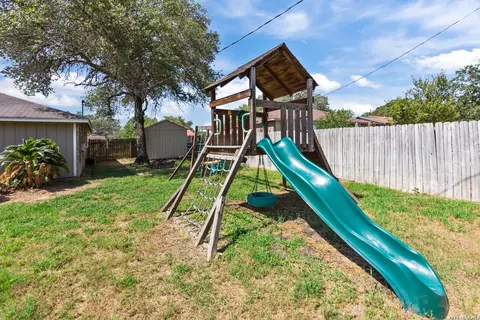 Exterior - 302 Bain Dr, Devine, TX 78016 photo 7 of 7