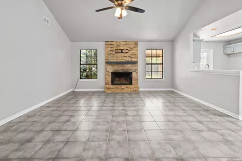 Living - 302 Bain Dr, Devine, TX 78016 photo 2 of 5