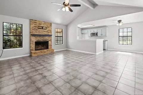 Living - 302 Bain Dr, Devine, TX 78016 photo 3 of 5