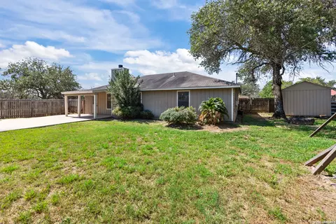 Exterior - 302 Bain Dr, Devine, TX 78016 photo 5 of 7