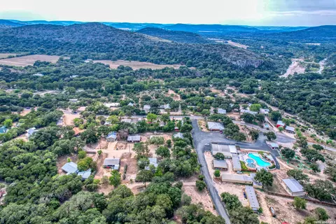 View/Area - 100 Pineview, Concan, TX 78838 photo 5 of 11