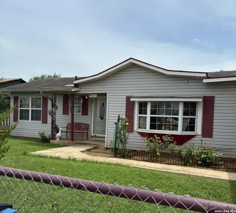 323 E White St, Dilley, TX 78017