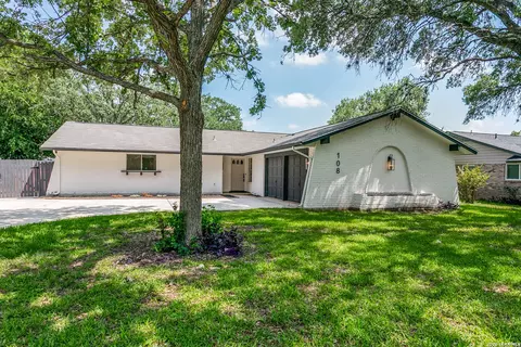 108 Patrick Henry Dr, Schertz, TX 78154