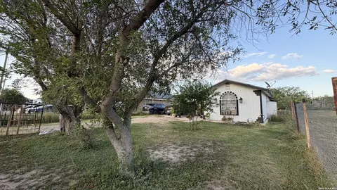 176 Mesquite St, Eagle Pass, TX 78852