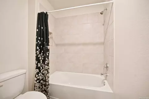 Bath - 15310 Escalante Pass, Von Ormy, TX 78073 photo 3 of 3