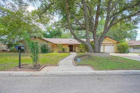 5645 Parkcrest Dr, Windcrest, TX 78239