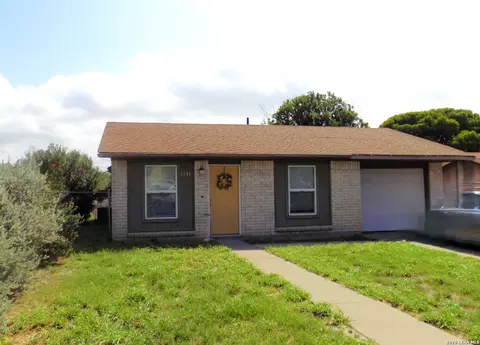 1131 Kiriaka Dr, Eagle Pass, TX 78852