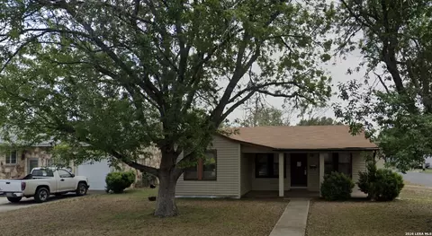703 E Weinert, Seguin, TX 78155