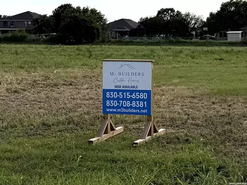 210 Double Crk, Seguin, TX 78155
