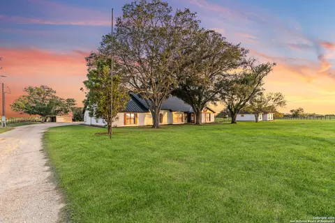 1591 Leissner School, Seguin, TX 78155
