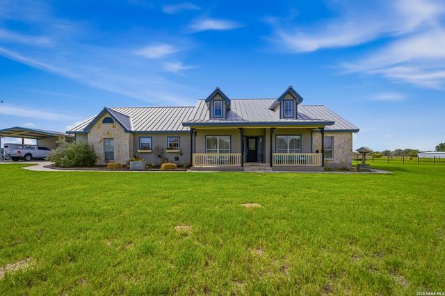 247 S Palo Alto, Floresville, TX 78114