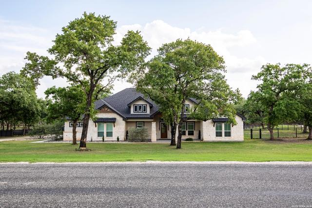 164 Crescent Rdg, Adkins, TX 78101