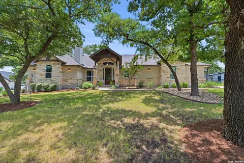 125 N Tranquility Dr, La Vernia, TX 78121