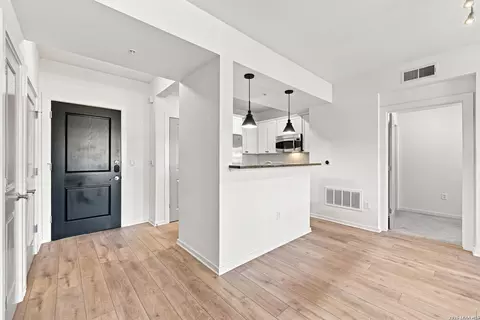 7342 Oak Manor Dr #7107, San Antonio, TX 78229