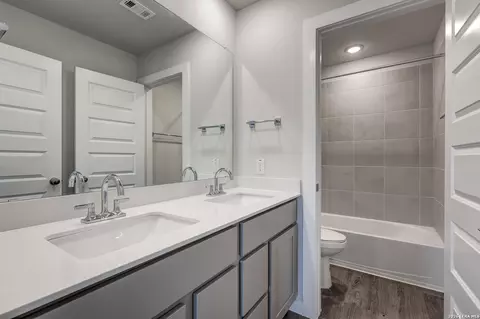 Bath - 5526 Franklin Hls, Von Ormy, TX 78073 photo 4 of 5