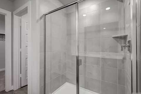 Bath - 5526 Franklin Hls, Von Ormy, TX 78073 photo 2 of 5