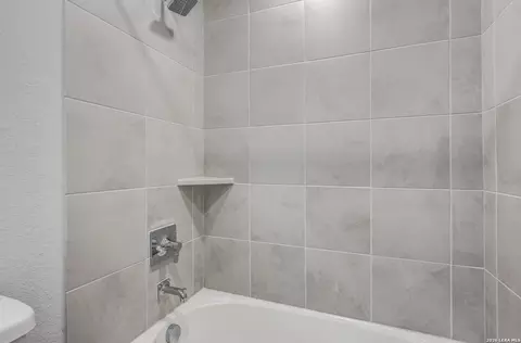 Bath - 5526 Franklin Hls, Von Ormy, TX 78073 photo 5 of 5