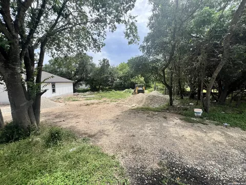 462 Valley View St, Canyon Lake, TX 78133
