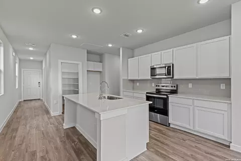 Entry Way - 5527 Franklin Hls, Von Ormy, TX 78073 photo 1 of 4