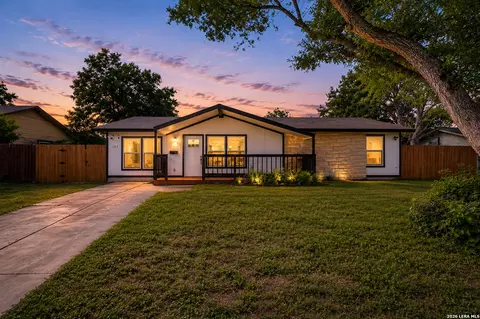 107 Goodhue Ave, San Antonio, TX 78218