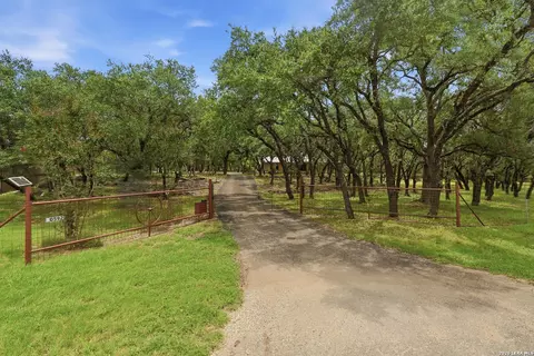 30592 Oakview Rd, Bulverde, TX 78163