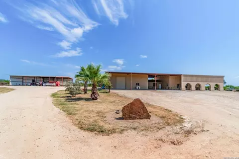 548 Franklin Ln, Yancey, TX 78886
