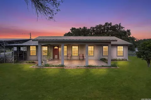 1892 N Thunder Creek Rd, Utopia, TX 78884
