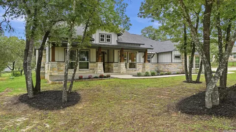 138 Wood Vly, Adkins, TX 78101