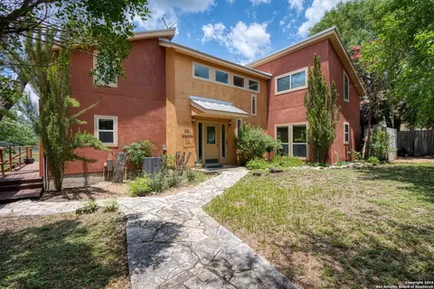 696 Faurie Rd, Lakehills, TX 78063
