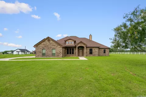 16371 Borregas Rd, Elmendorf, TX 78112
