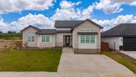 709 Encinal Dr, Eagle Pass, TX 78852 photo 2
