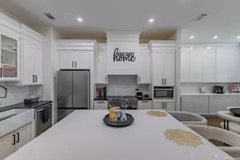 709 Encinal Dr, Eagle Pass, TX 78852 photo 9