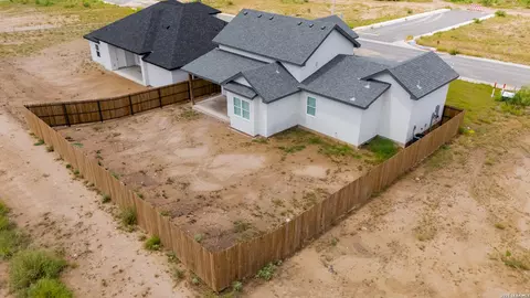 709 Encinal Dr, Eagle Pass, TX 78852 photo 37