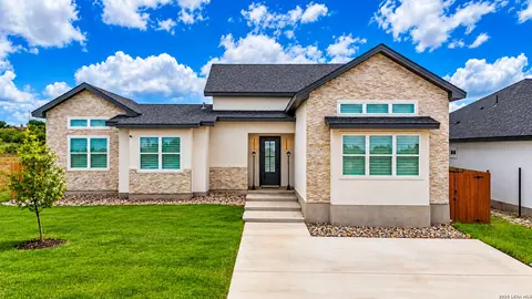 709 Encinal Dr, Eagle Pass, TX 78852