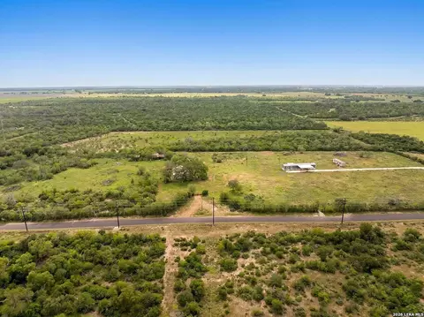2759 County Road 467, Devine, TX 78016 photo 6
