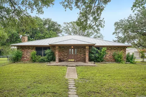 19300 N Fm 81, Hobson, TX 78117
