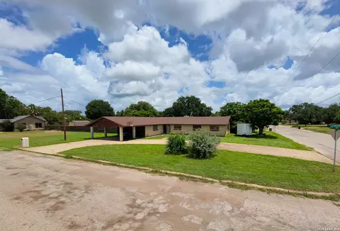 717 E Brazos, Pearsall, TX 78061