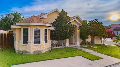 2713 Stone Trl, Eagle Pass, TX 78852