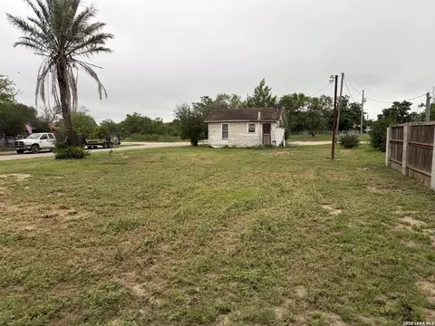Other - 600 Crouch Ave, Devine, TX 78016 photo 1 of 5