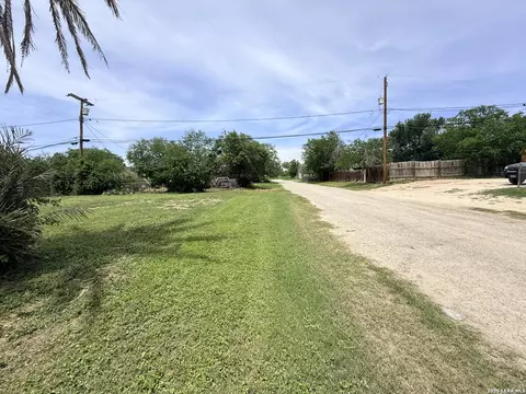 Other - 600 Crouch Ave, Devine, TX 78016 photo 4 of 5
