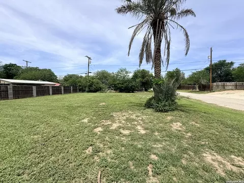 Other - 600 Crouch Ave, Devine, TX 78016 photo 2 of 5